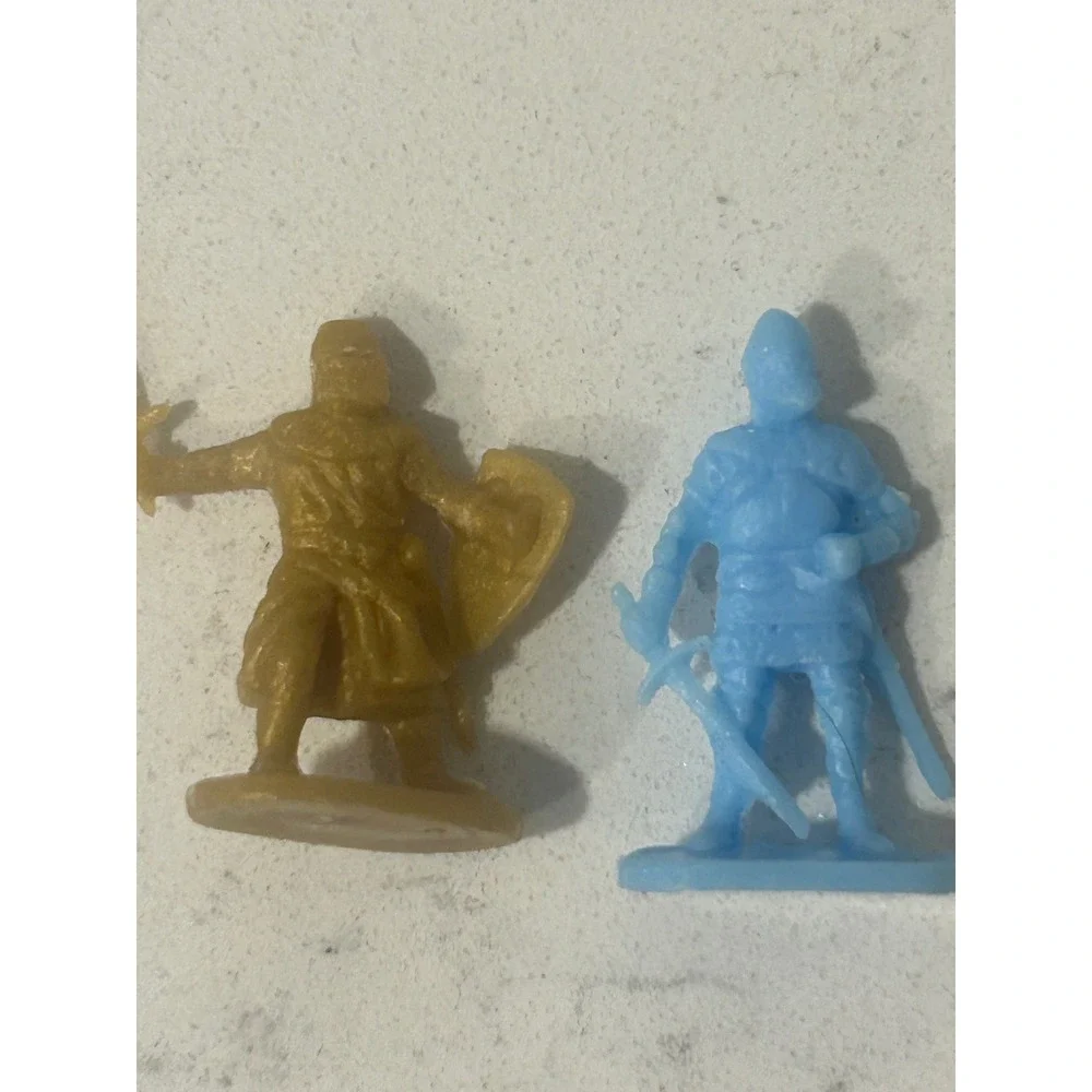Bulk Lot (86) Plastic Toy Soldiers Medieval Knights Figurines Mixed Warriors